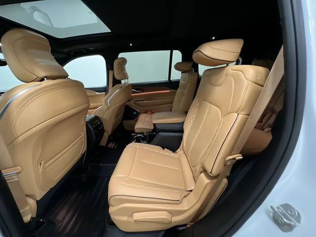 Used 2023 White Jeep Summit image 27