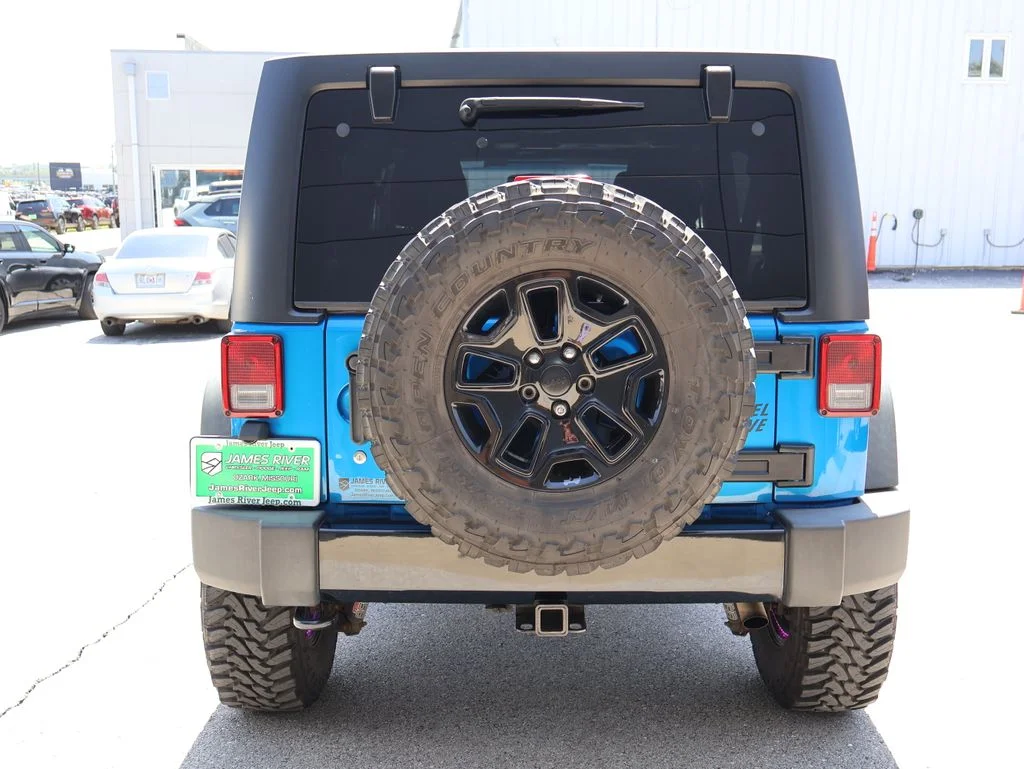 Used 2014 Blue Jeep Unlimited Sport image 4