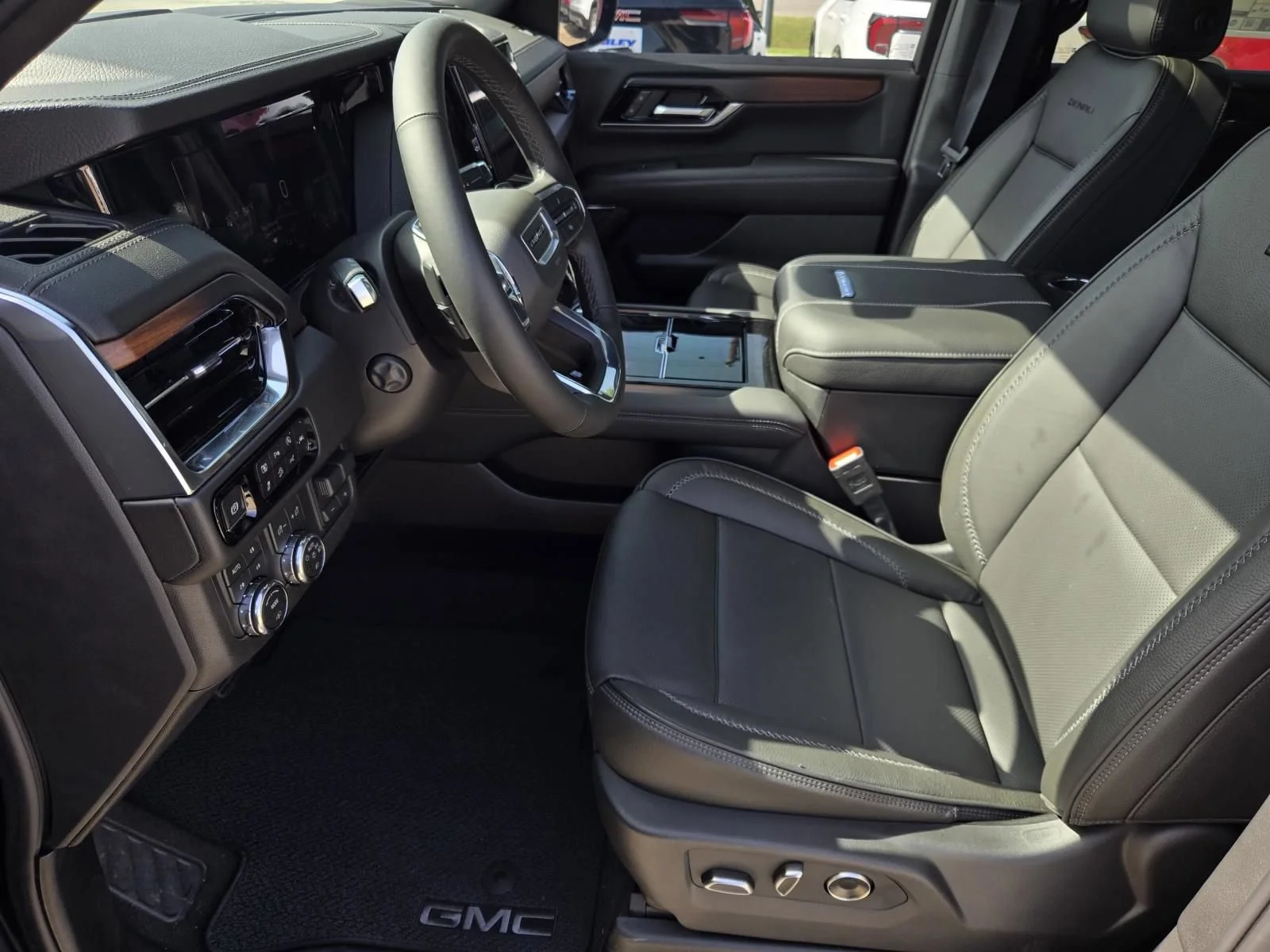 2026 GMC Yukon XL Denali - Photo 8