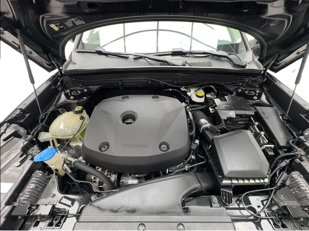 Used 2021 Black Volvo Momentum image 17