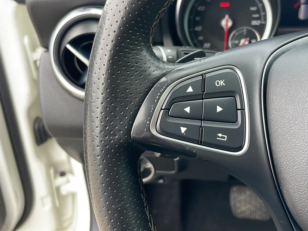 Used 2018 White Mercedes-Benz GLA 250 image 9