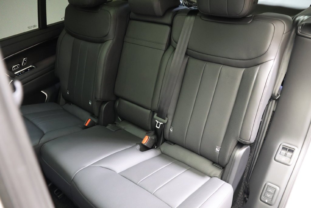 New 2027 Fuji White Land Rover SE image 35