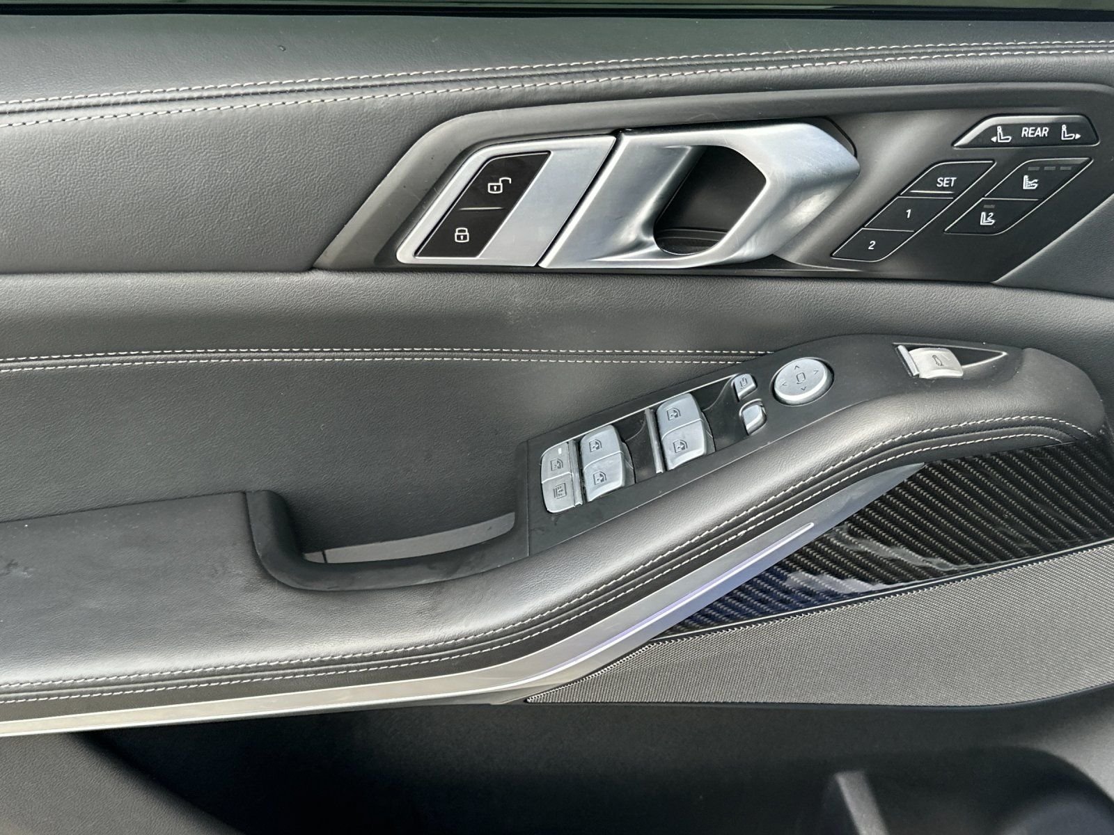 Used 2025 Marina Bay Blue Metallic BMW M60i image 9
