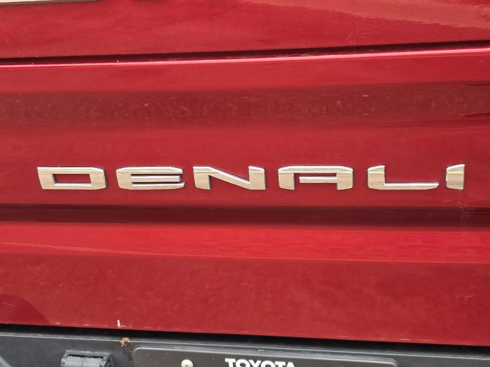 Used 2023 Volcanic Red Tintcoat GMC Denali image 27