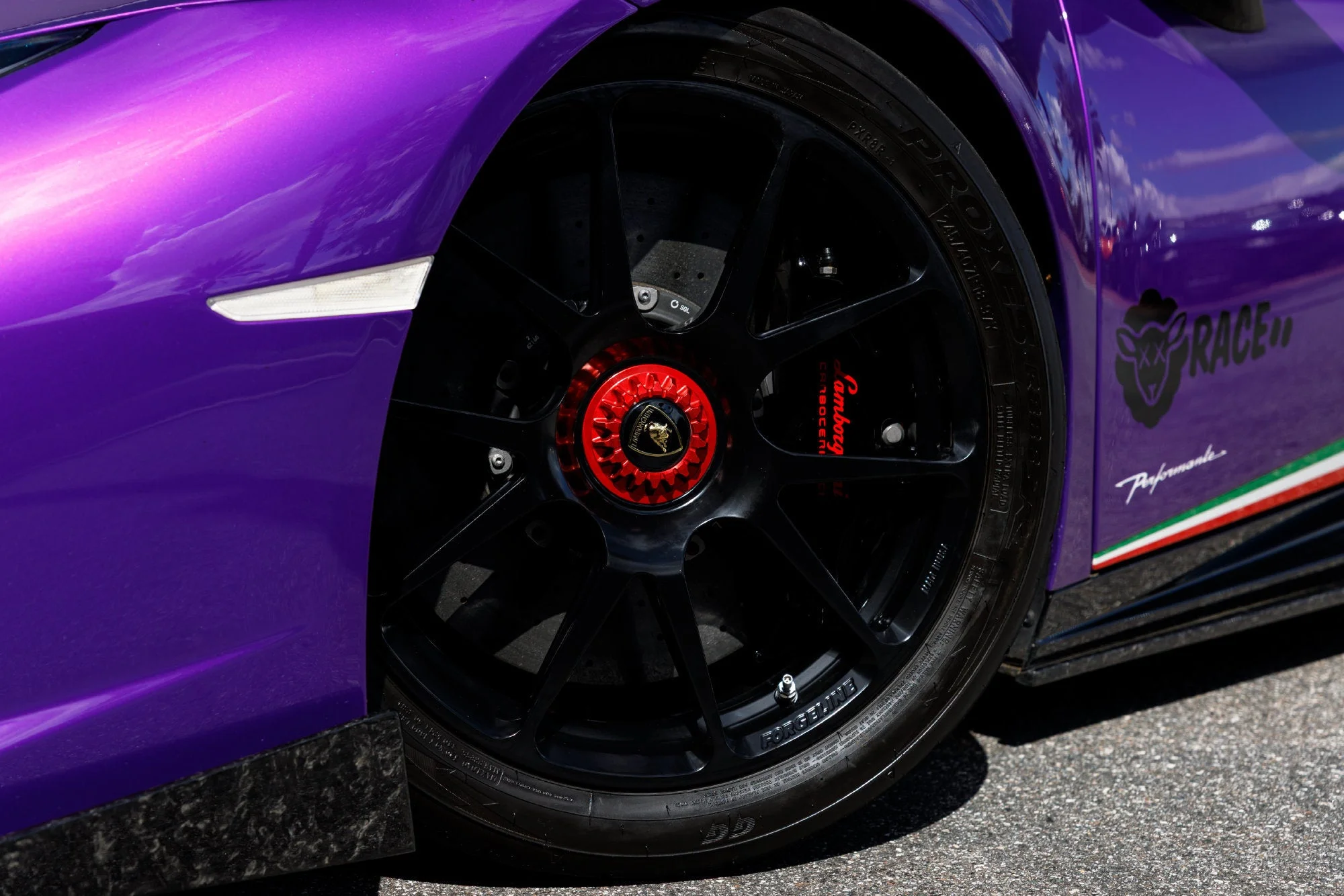 Used 2018  Lamborghini Performante image 11