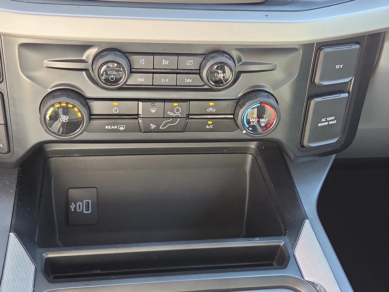 Used 2024 Silver Ford XLT image 33