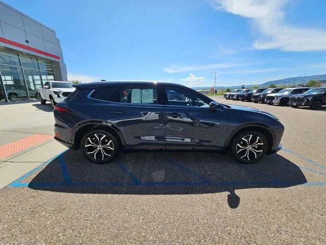Used 2025 Cloud Toyota XLE image 4