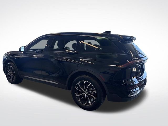 Used 2025 Black Metallic Lincoln Premiere image 3