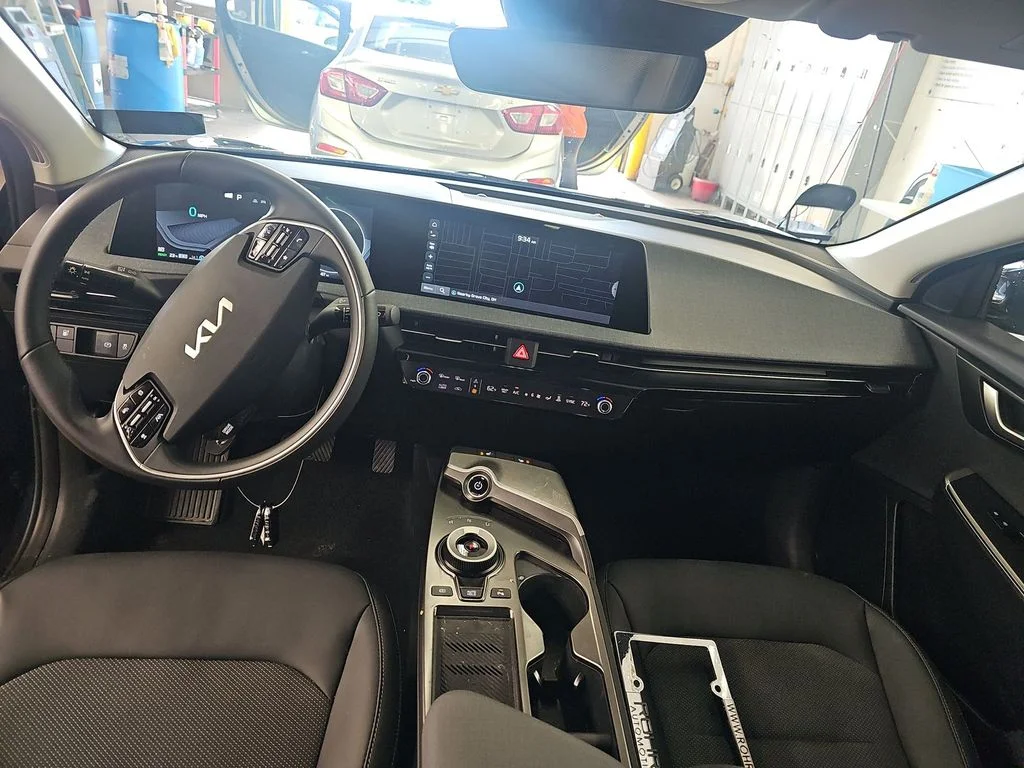 Used 2024 Blue Kia Light image 6