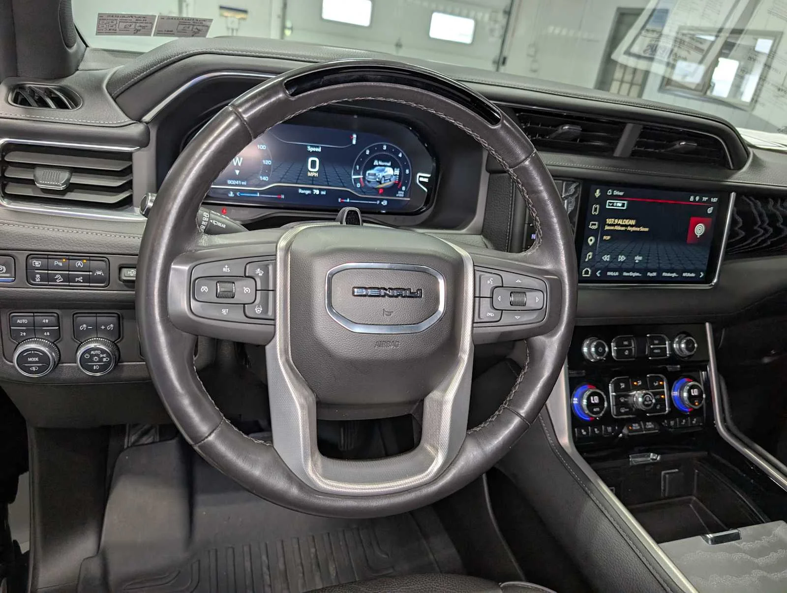 Used 2023 ONYX BLACK GMC Denali image 31