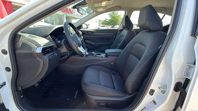 New 2026 White Nissan 2.5 SV image 31
