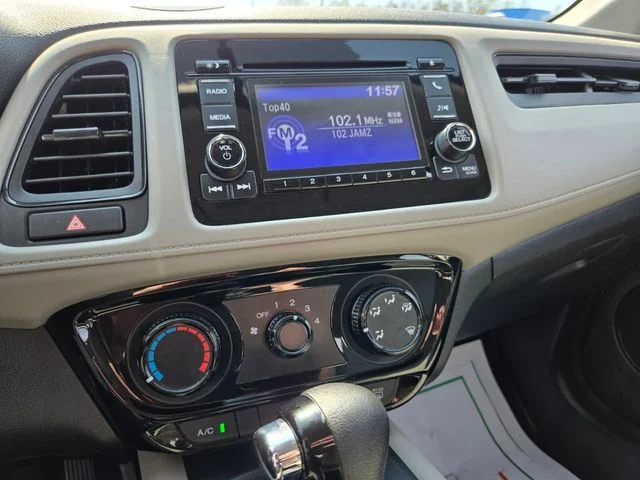 Used 2022 White Honda LX image 25