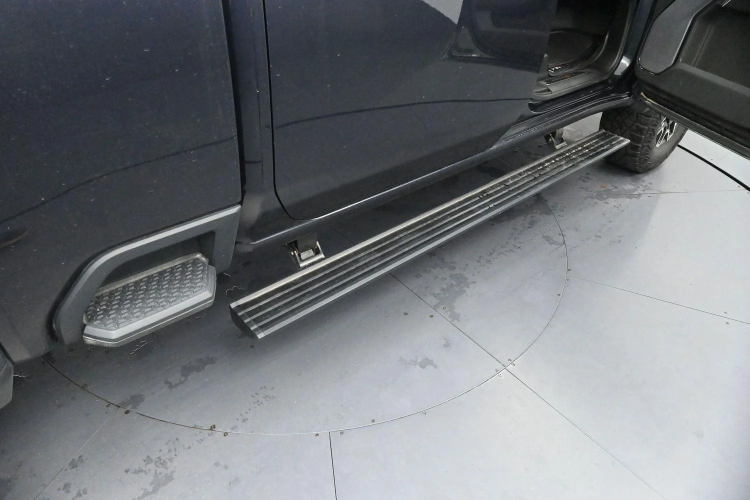 Used 2024 Titanium Rush Metallic GMC AT4X image 9
