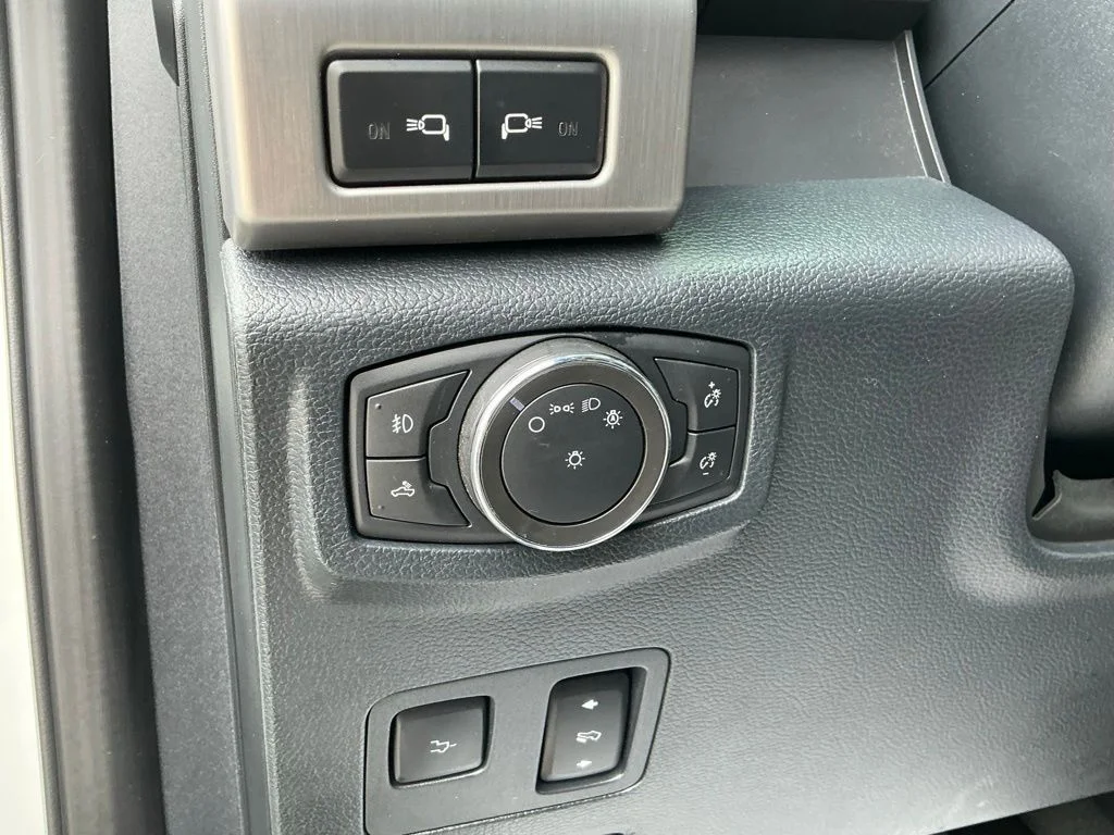 Used 2022 White Ford Platinum image 24