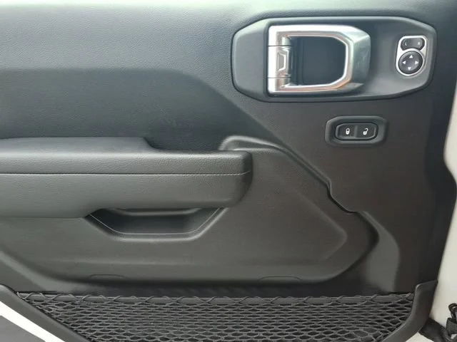 Used 2022  Jeep Unlimited Sport Altitude image 16