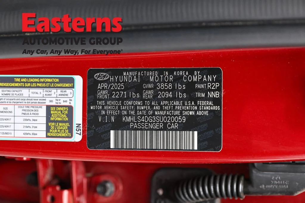 Used 2025 Red Hyundai SEL Convenience image 35