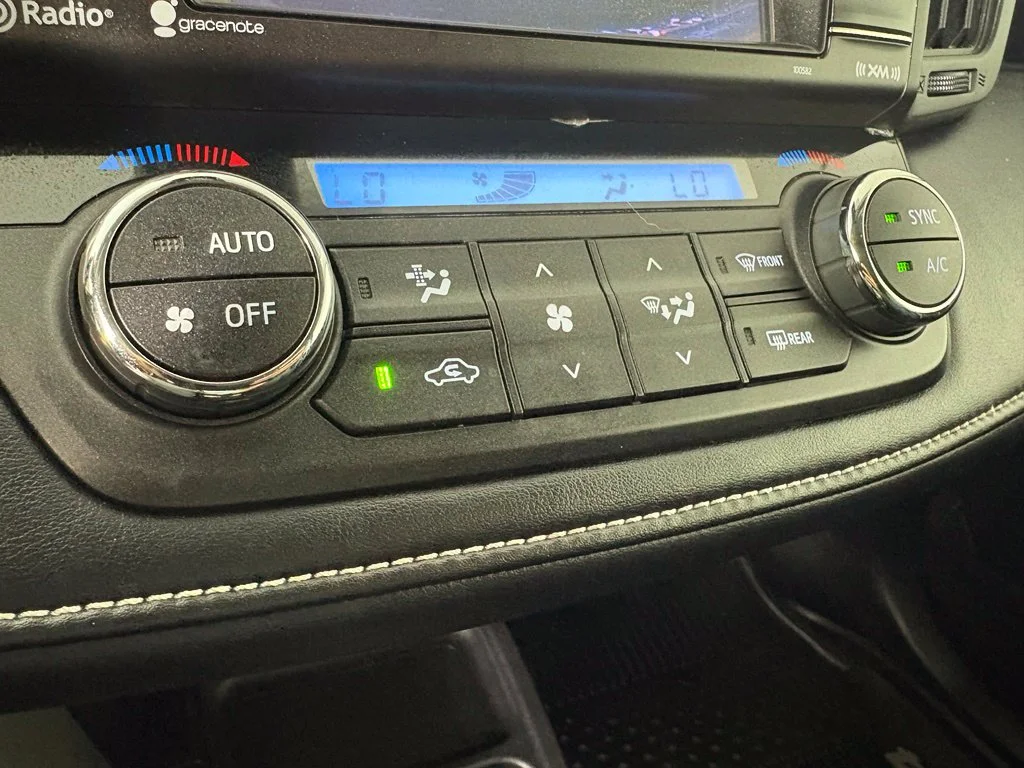 Used 2018 Black Toyota XLE image 31