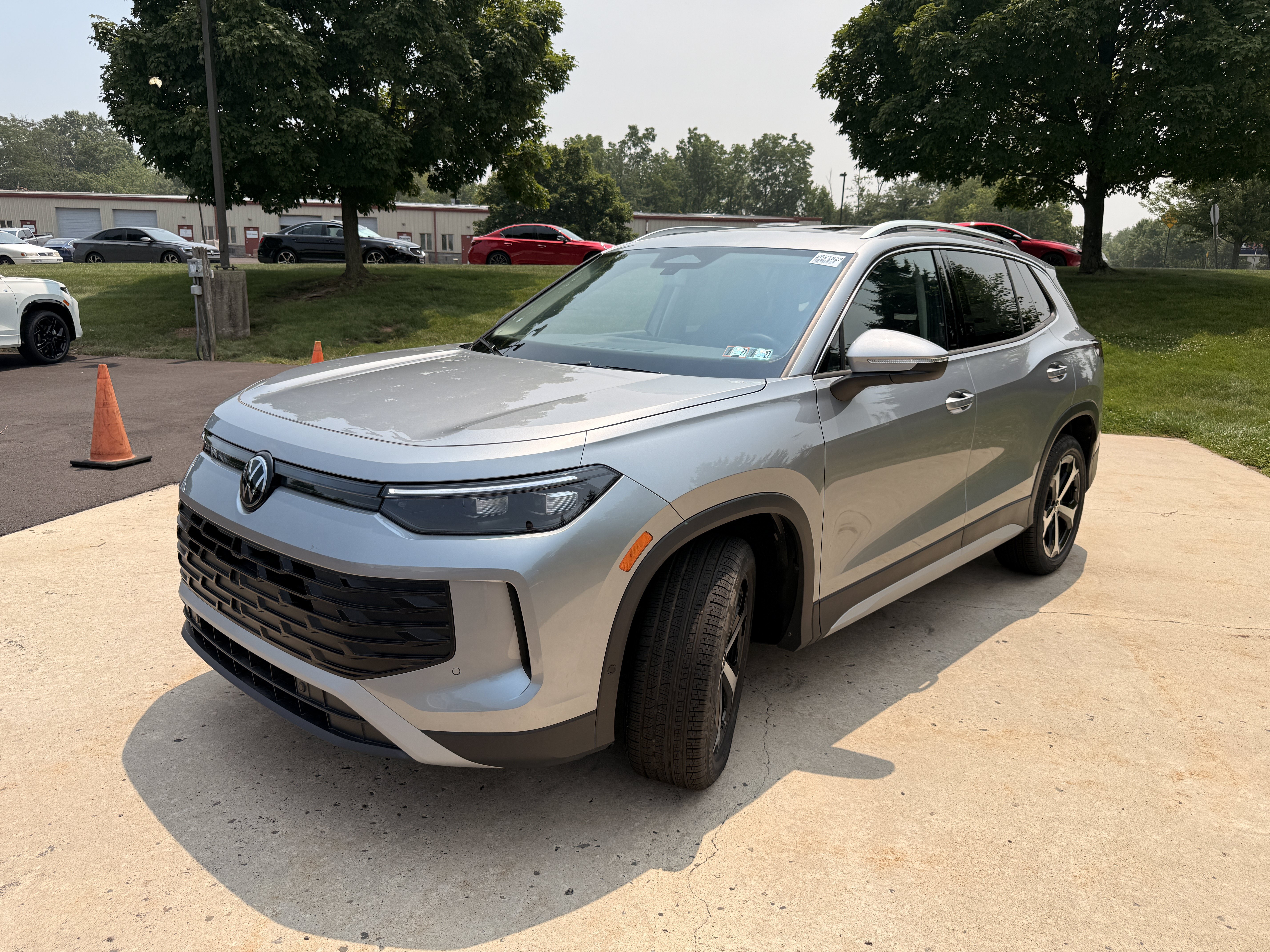New 2026 Pyrite Silver Metallic Volkswagen SE image 9