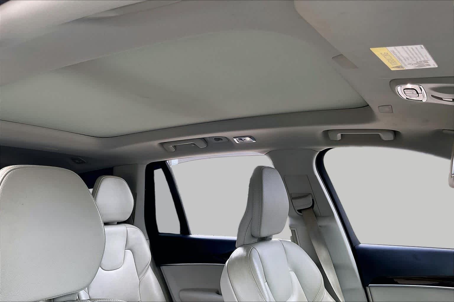 Used 2019 Crystal White Pearl Metallic Volvo Momentum image 14