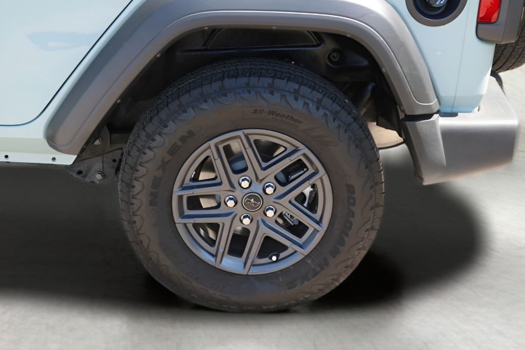 Used 2024  Jeep Sport S image 9