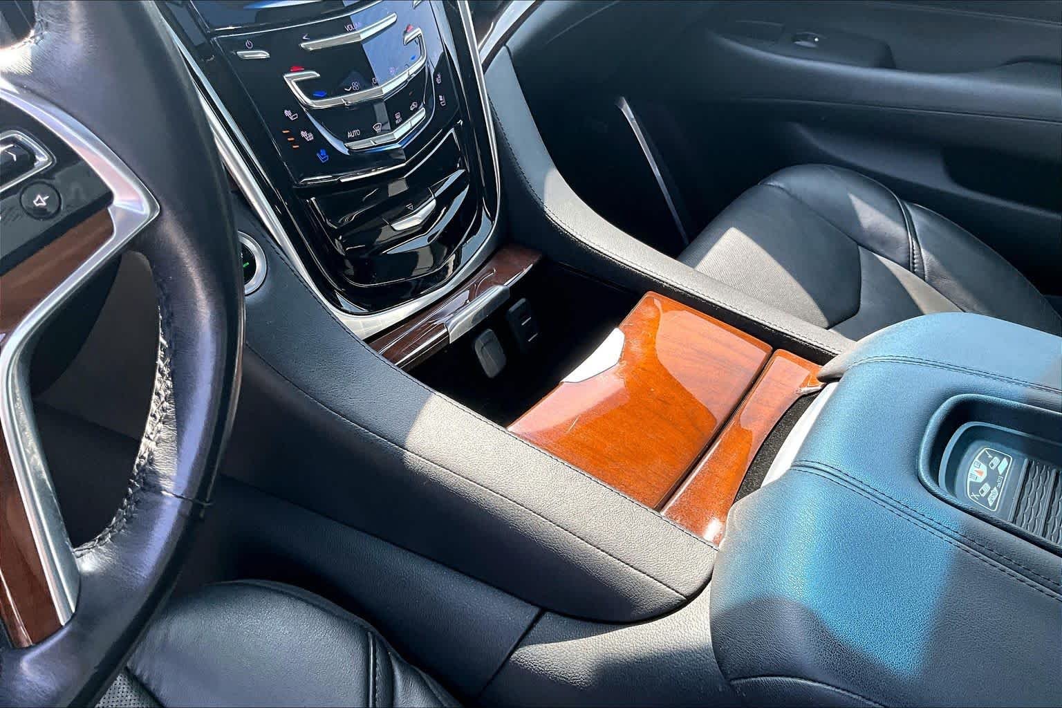 Used 2020 Black Raven Cadillac Luxury image 15