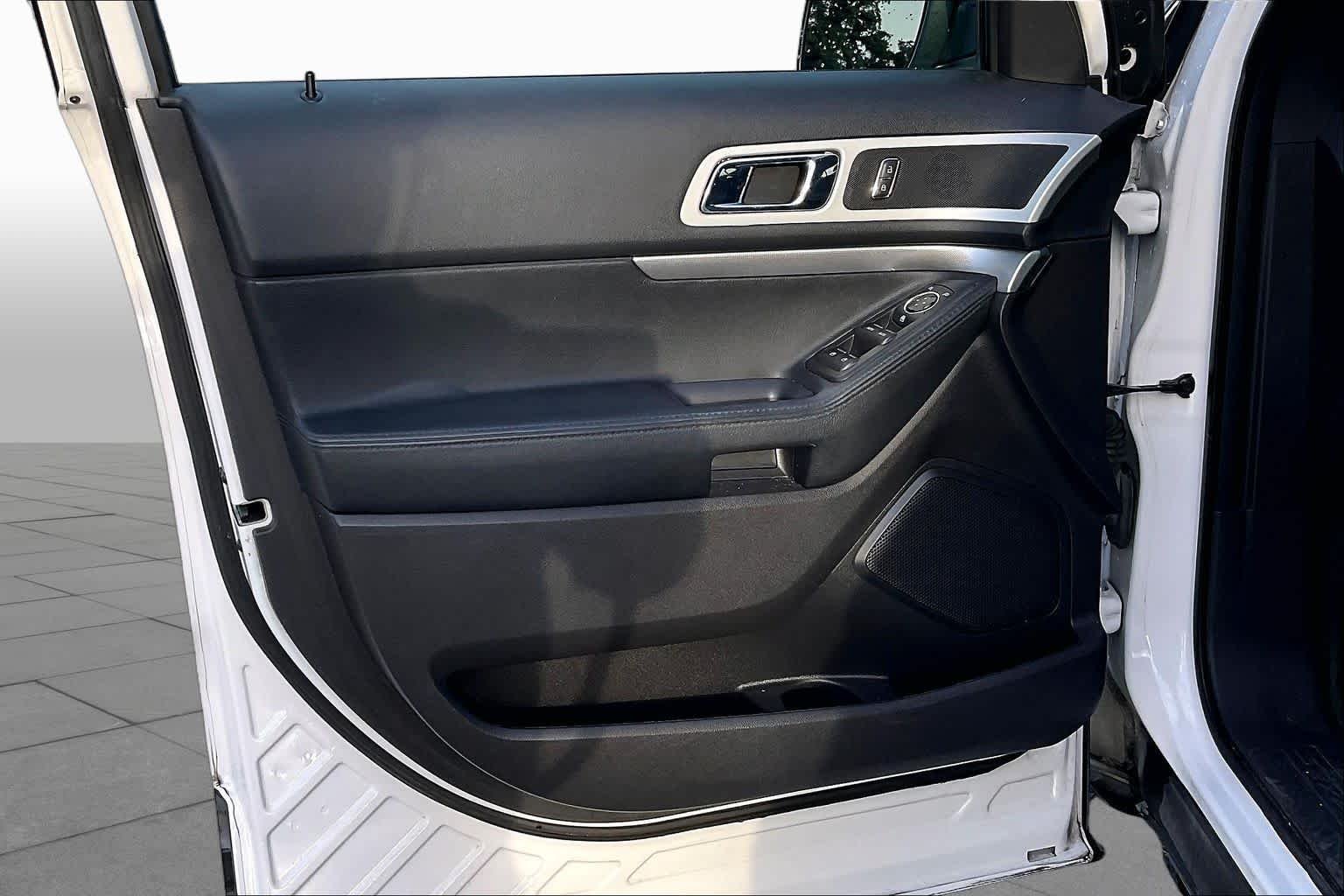 Used 2013 White Platinum Metallic Tri-coat Ford XLT image 19