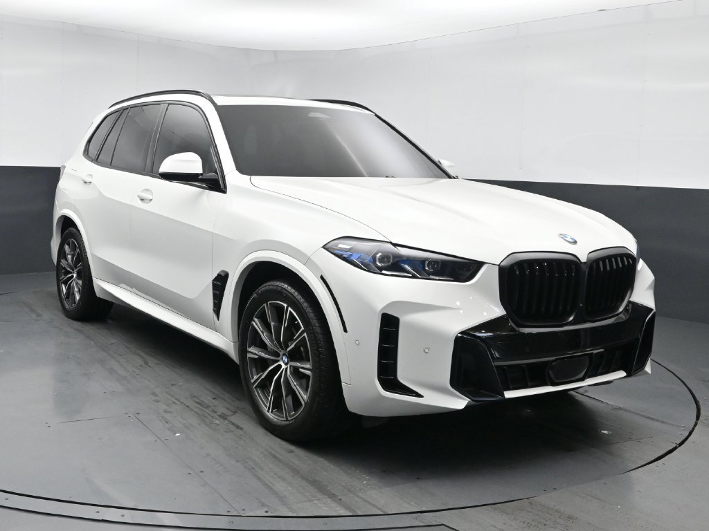Used 2024 White BMW xDrive40i image 2