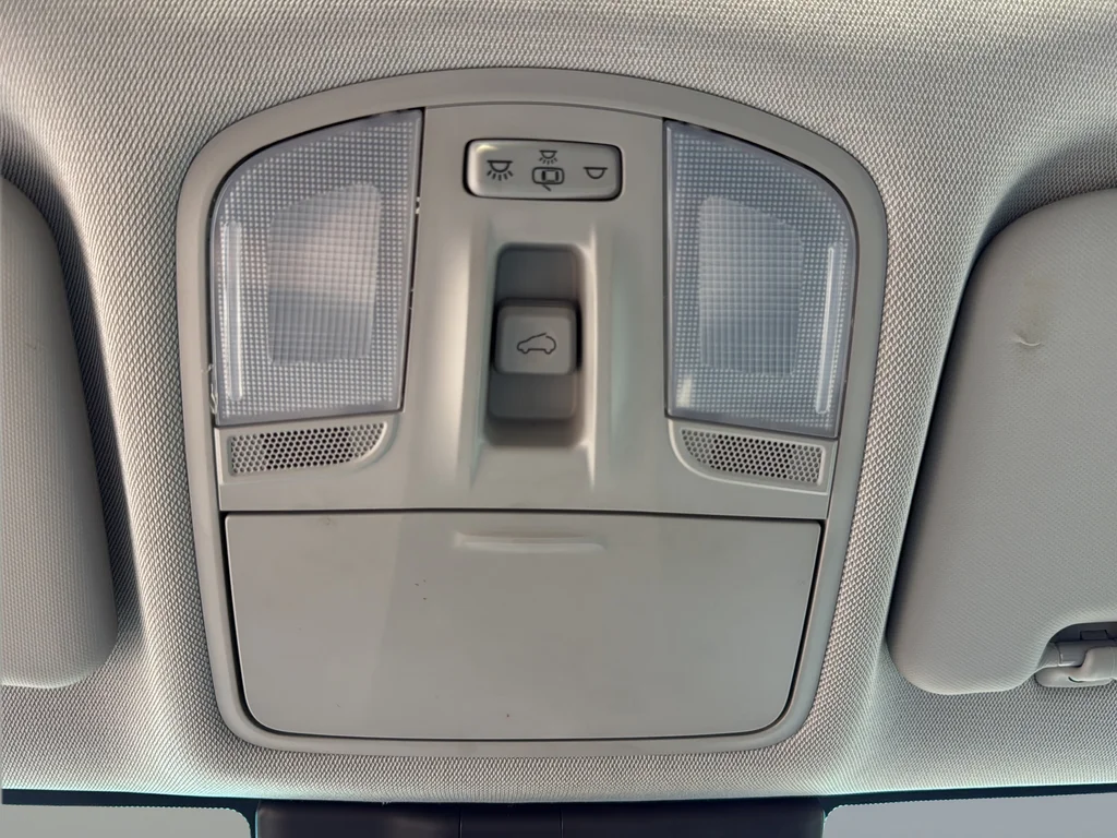 Used 2020 Red Hyundai Ultimate image 33
