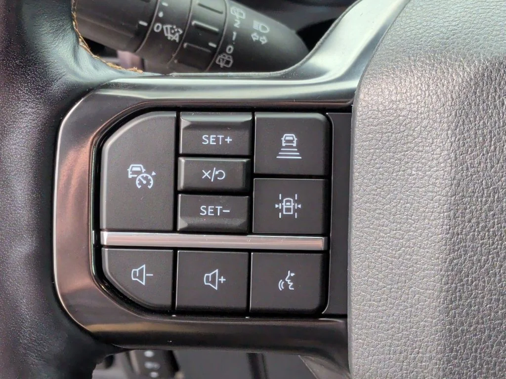 Used 2022 White Ford Platinum image 19