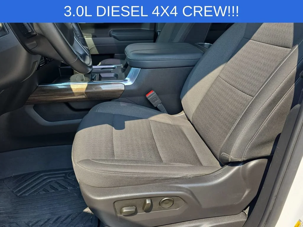 Used 2025 Summit White Chevrolet RST image 20