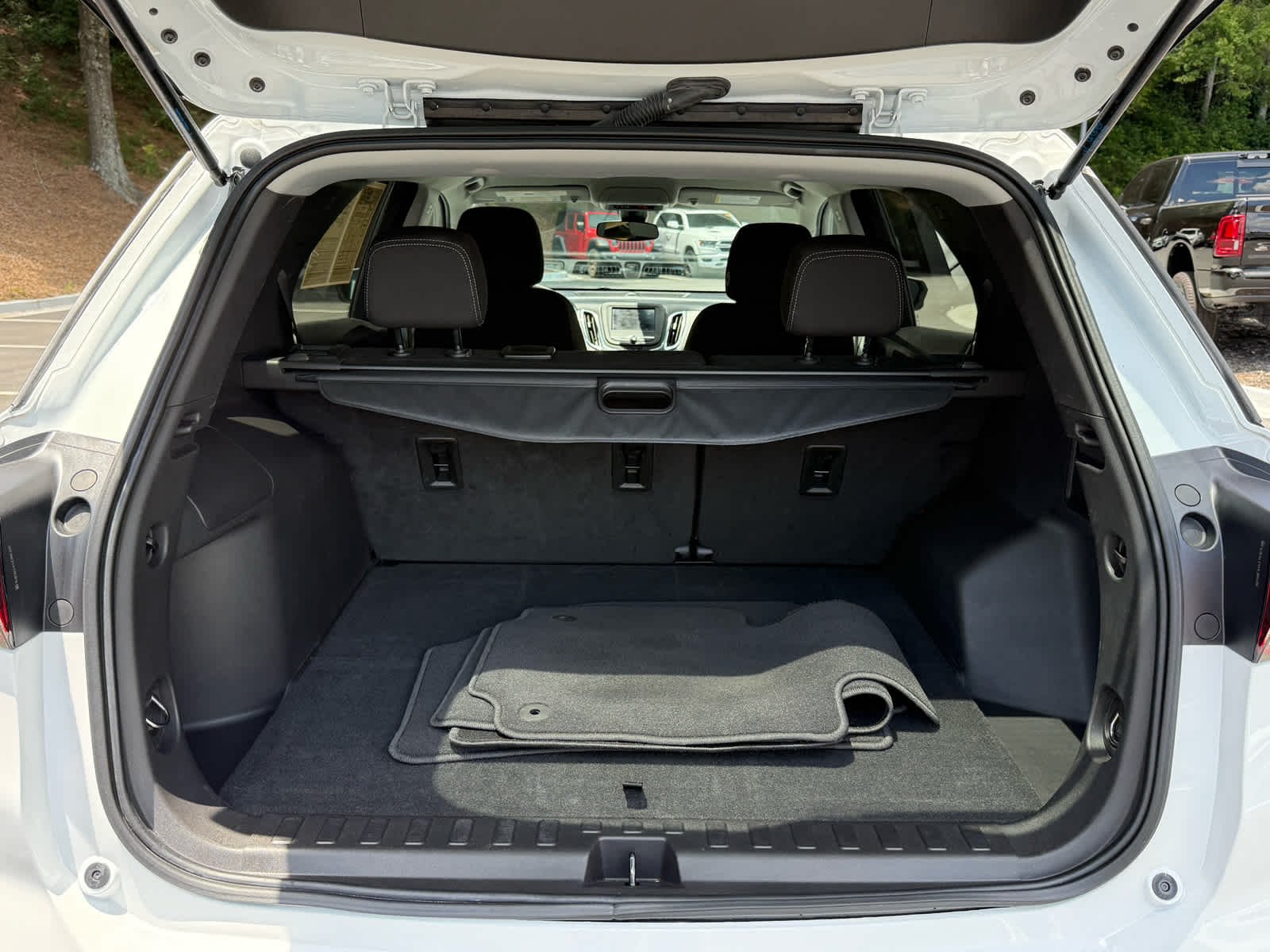 Used 2023 Summit White Chevrolet LT image 27
