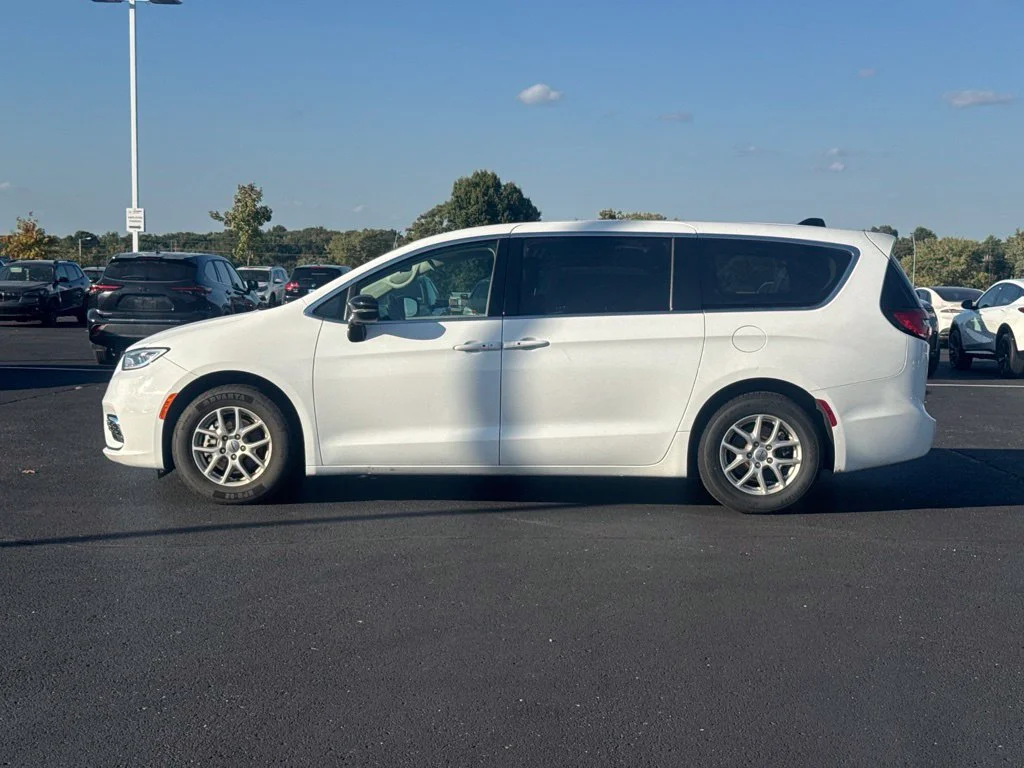 Used 2024 White Chrysler Touring L image 13