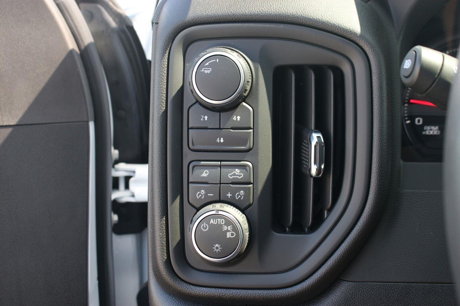 Used 2026 Summit White Chevrolet Custom image 32