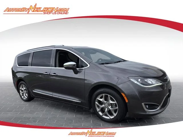 Used 2017 Gray Chrysler Limited image 1
