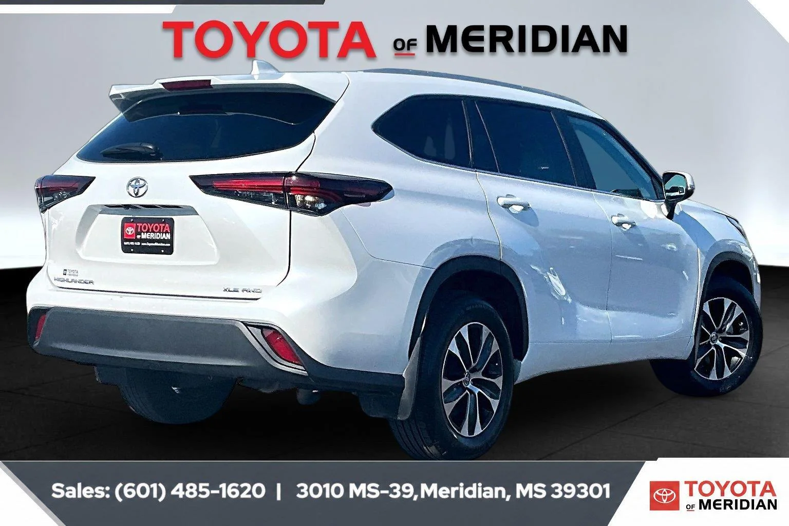 Used 2026 Wind Chill Pearl Toyota XLE image 11