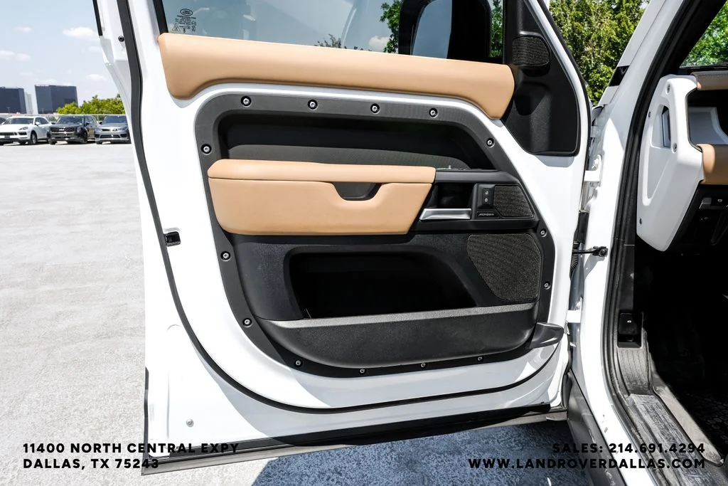 New 2026 Fuji White Land Rover S image 29