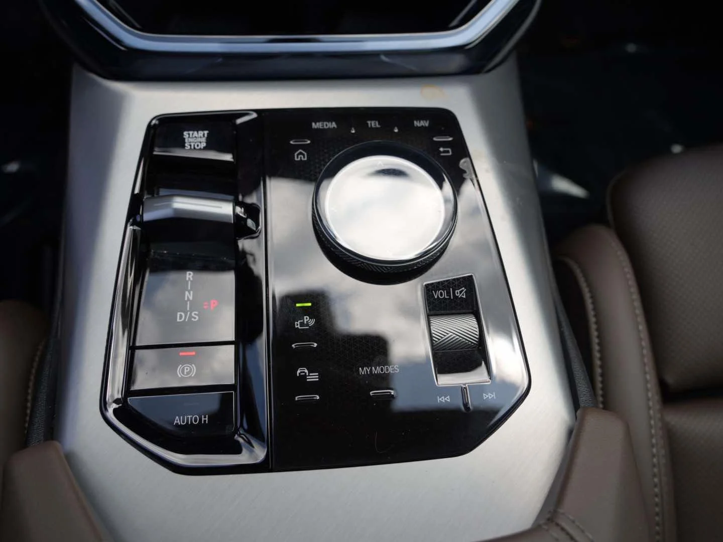 Used 2026 Vegas Red Metallic BMW M50 xDrive Sports Activity Vehicle image 24