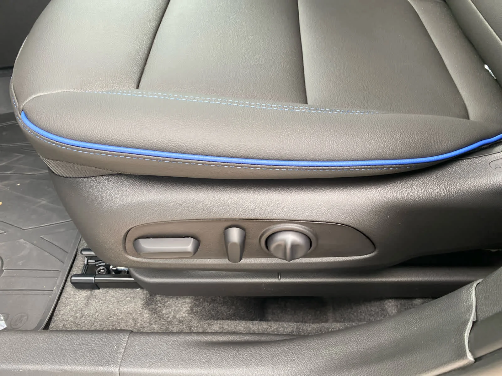New 2026 Ocean Blue Metallic Buick Sport Touring image 11