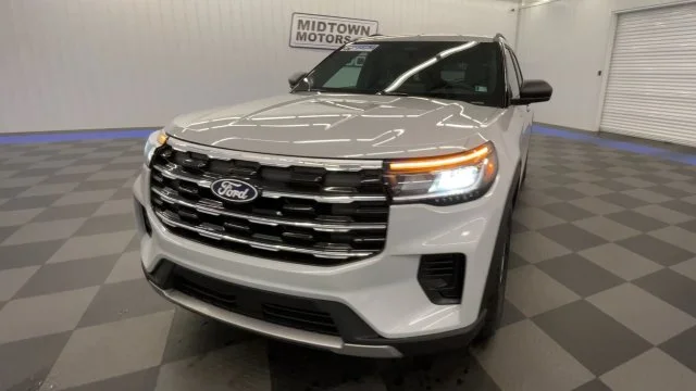 New 2027 Avalanche Gray Ford Active image 3