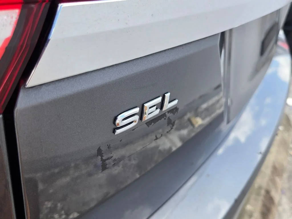 Used 2018 Gray Volkswagen SEL image 11