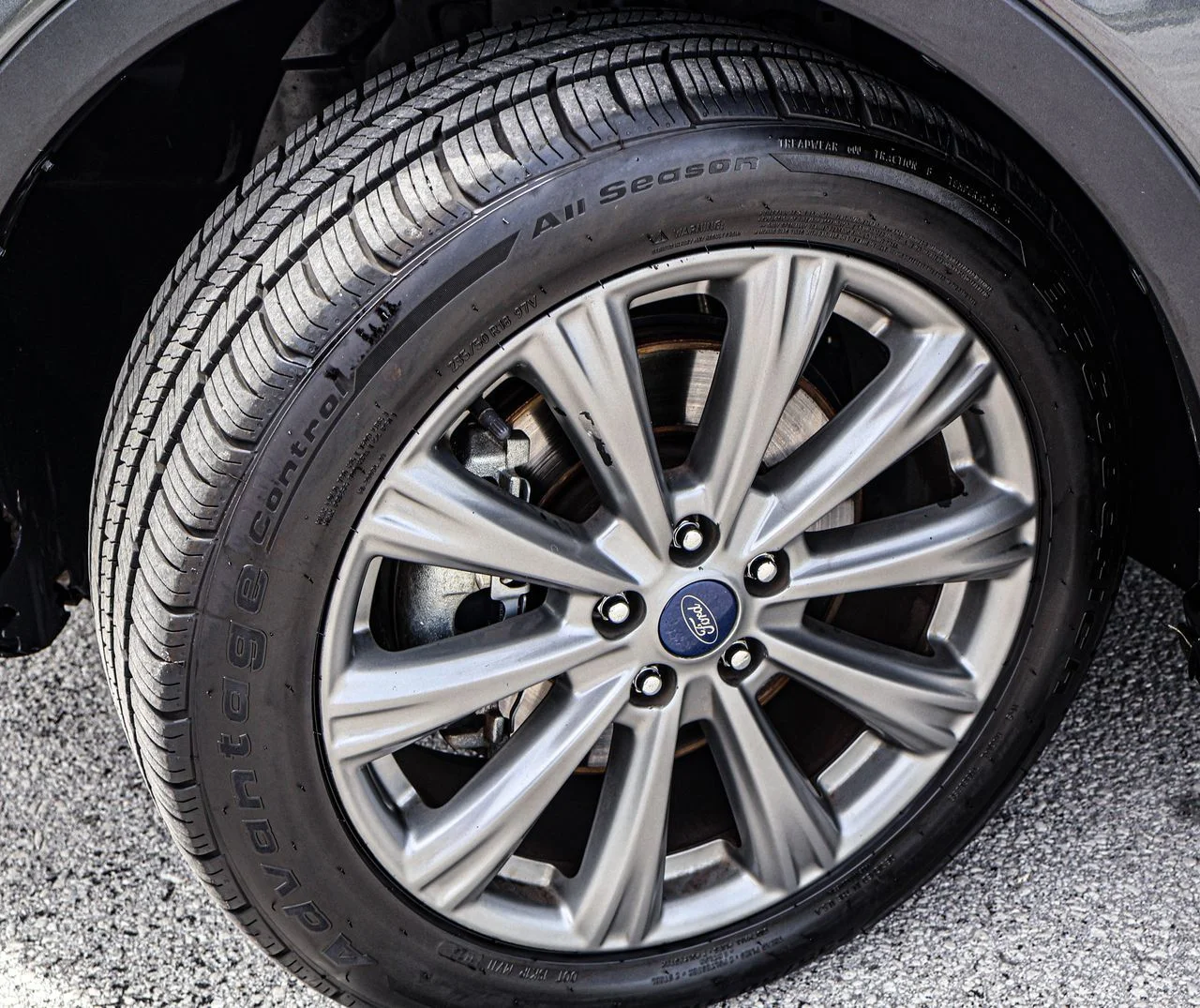 Used 2018 Magnetic Ford Titanium image 11