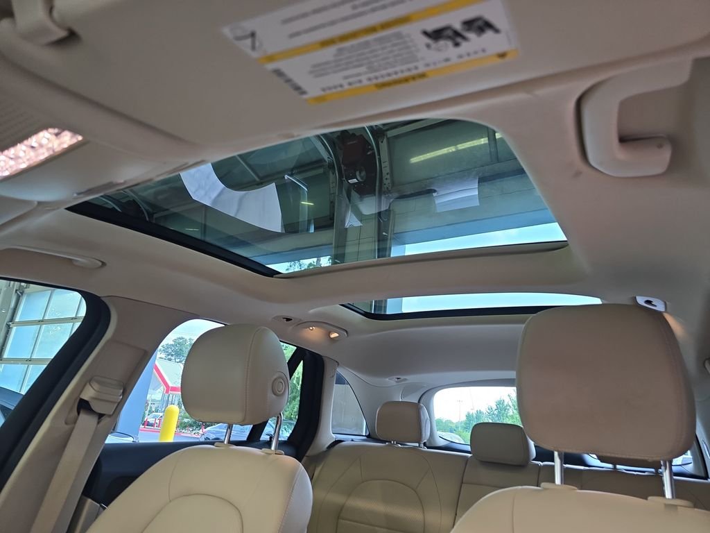 Used 2021  Mercedes-Benz GLC 300 image 30