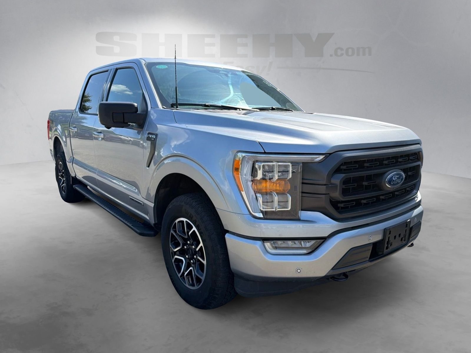 Used 2023 Silver Ford XLT image 2