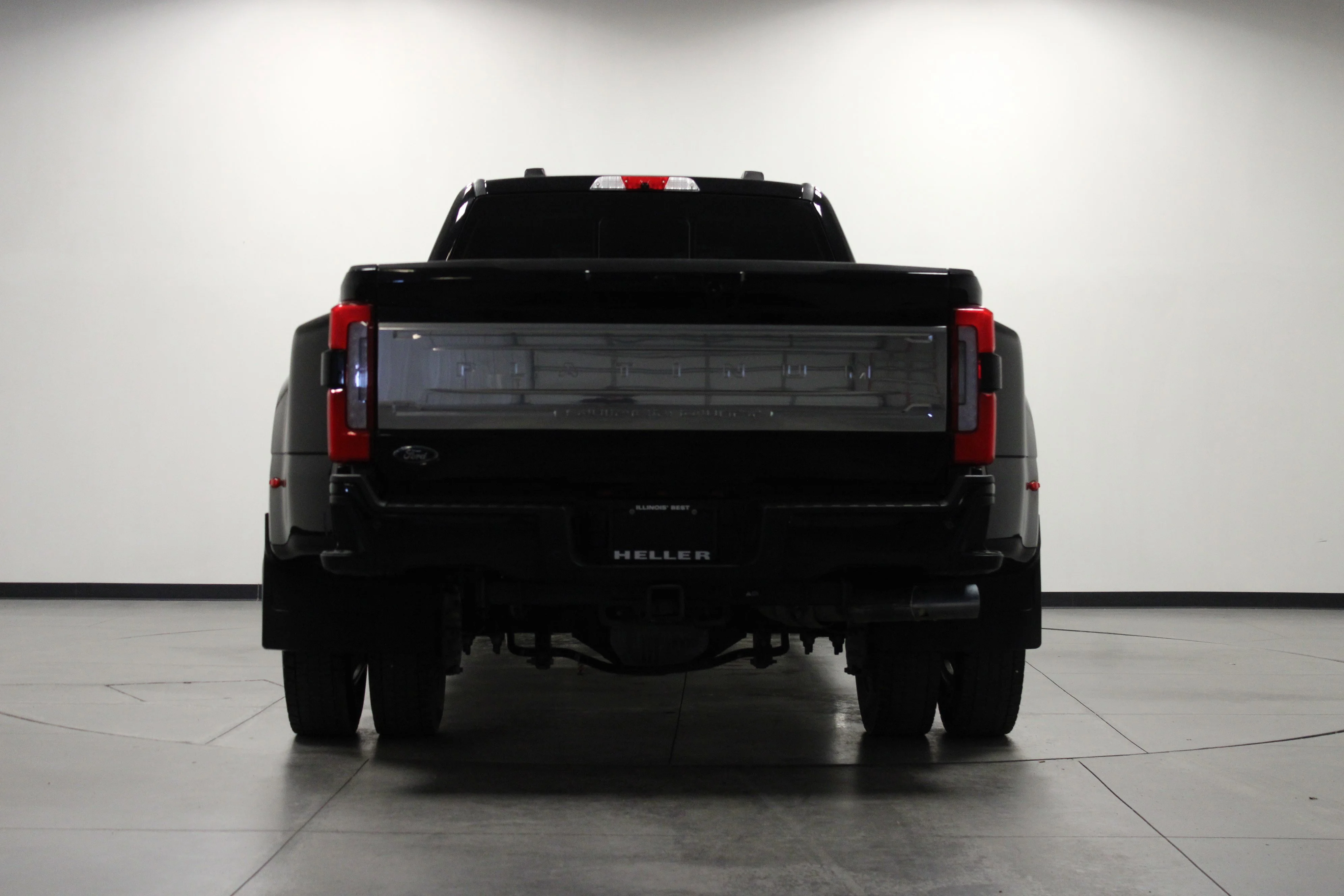 Used 2025 Agate Black Metallic Ford Platinum image 5