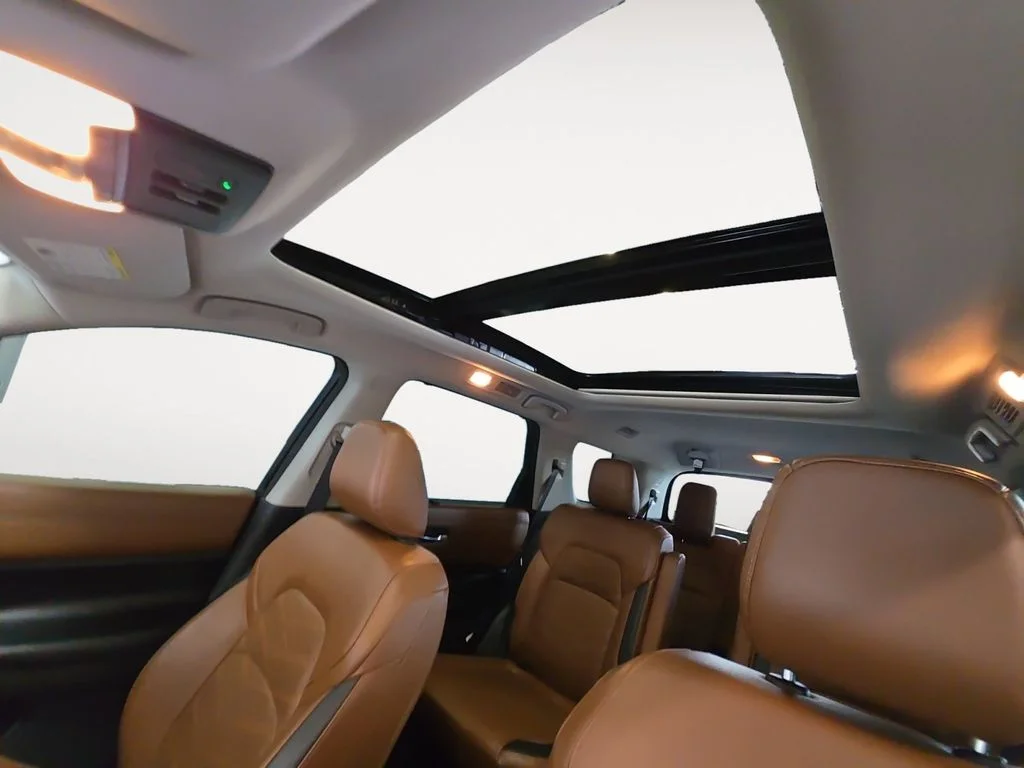 Used 2023 White Nissan Platinum image 12