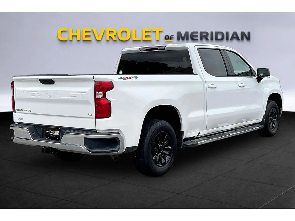 Used 2024 Summit White Chevrolet LT image 10