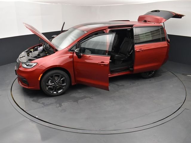 New 2026 Red Hot Pearl-Coat Exterior Paint Chrysler Select image 29
