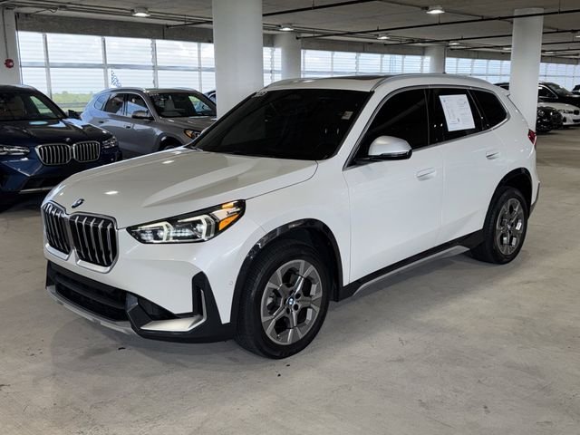 Used 2023 White Metallic BMW xDrive28i image 4