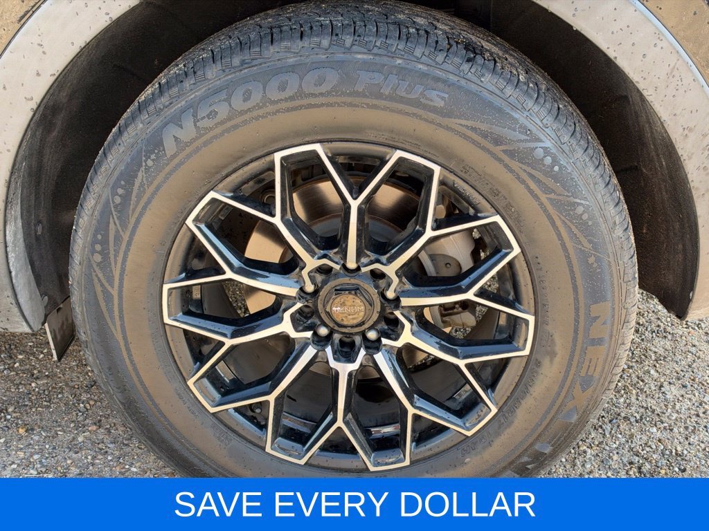 Used 2022 Black Kia LX image 21