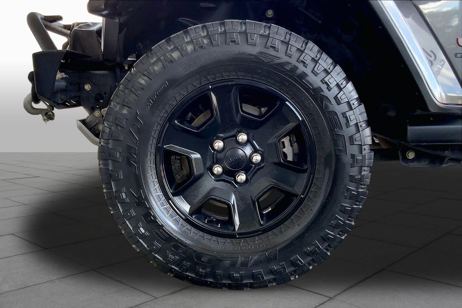 Used 2021 Granite Crystal Metallic Clearcoat Jeep Mojave image 11